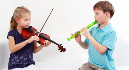 定期上音乐课能提高大脑的阅读能力和对声音的