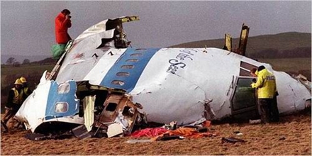 1988年12月21日，美国泛美航空公司的一架波音747客机在英国小镇洛克比上空爆炸坠毁