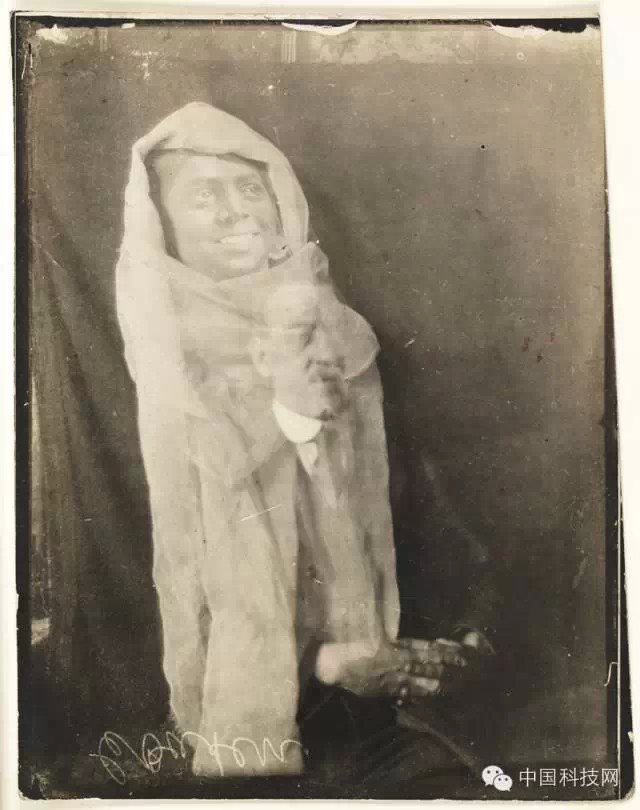 “男人和助手之魂” c.1920(威廉·霍普,国家媒体博物馆收藏)