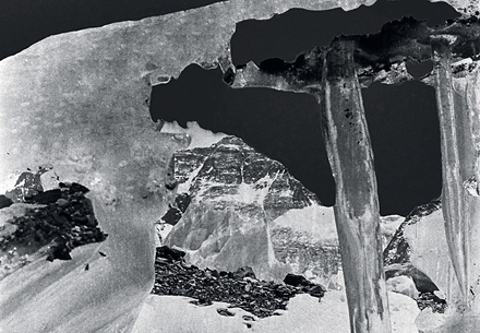 1980年，从冰洞中眺望珠峰