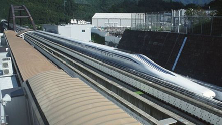 创造603公里时速的日本磁悬浮列车